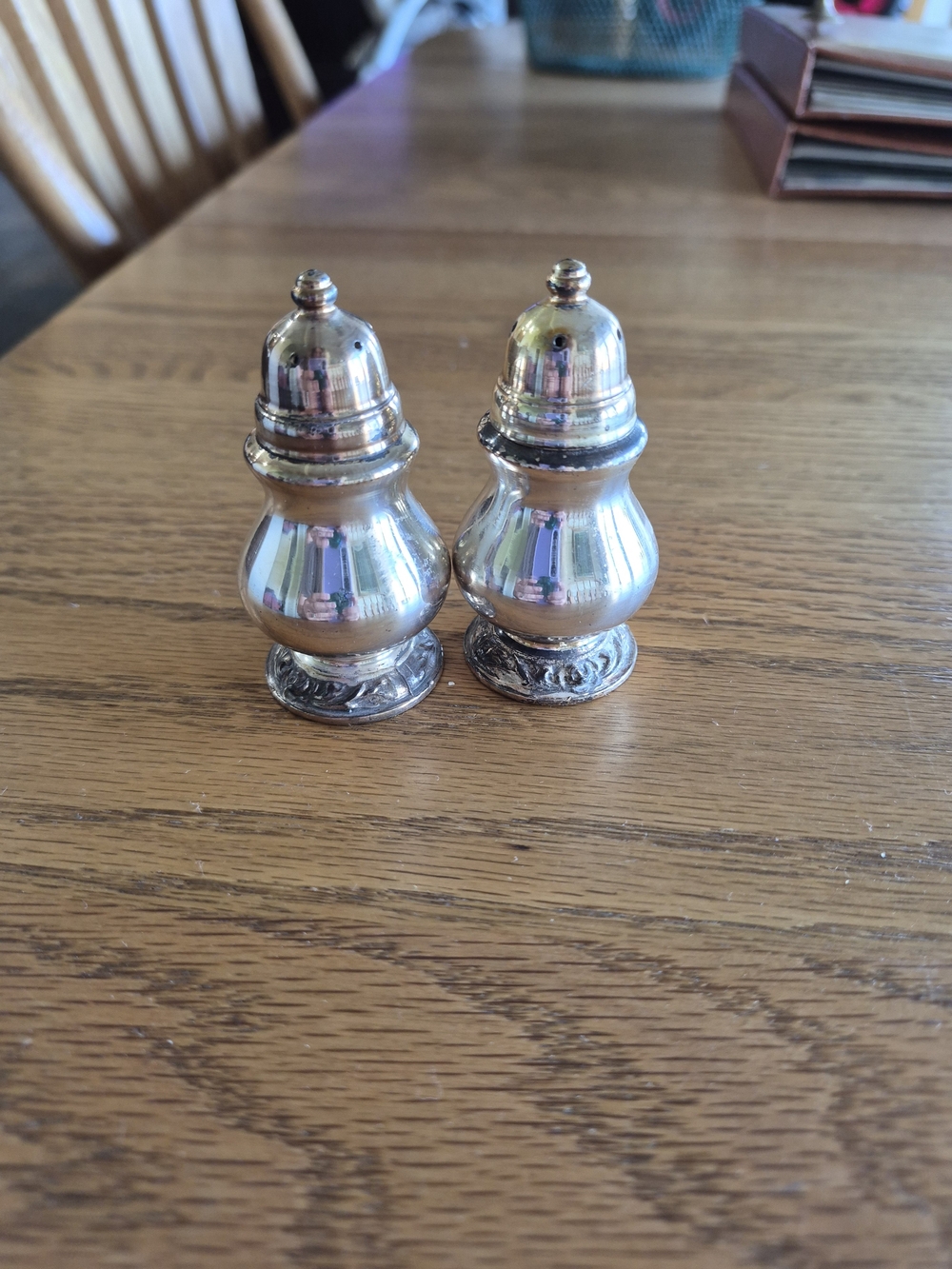 These are vintage silver plated salt and pepper shakers from Oneida Ltd, model #